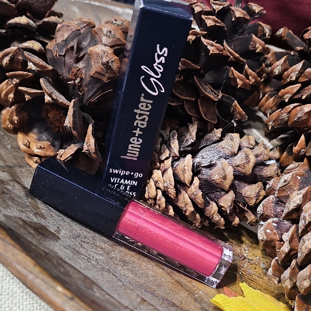 Gloss in Vibrant Pink